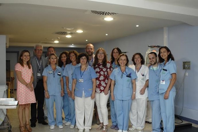 Luna (centro) visita el centro periférico de diálisis Perpetuo Socorro