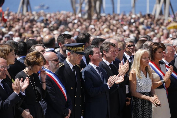 Valls preside en Niza el acto de homenaje a las víctimas del atentado