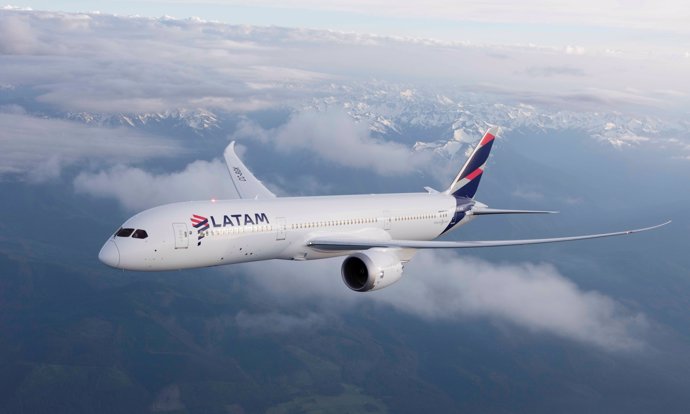 LATAM Boeing 787-9 Dreamliner