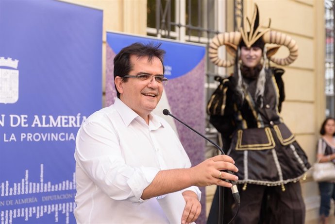 Antonio Jesús Rodríguez ha salido a la calle para presentar Cultura en la Calle.