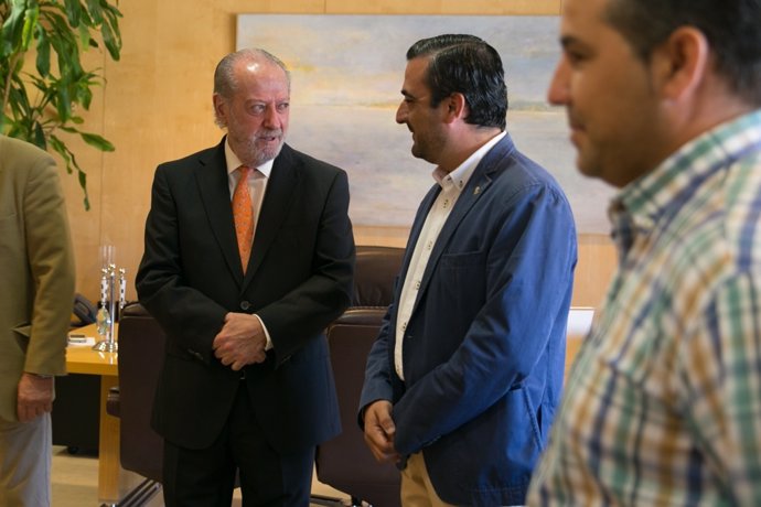 Imagen de la reunión entre Villalobos y Gil Moreno.