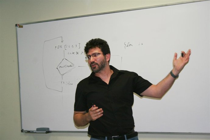 Diego Tuccillo, investigador y director del curso