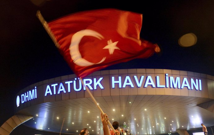 El aeropuerto Ataturk de Estambul tras el golpe de Estado fallido