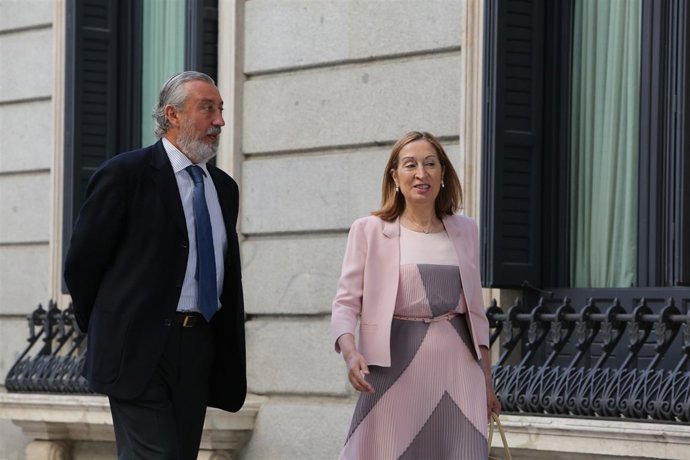 Ana Pastor llega al Congreso de los Diputados