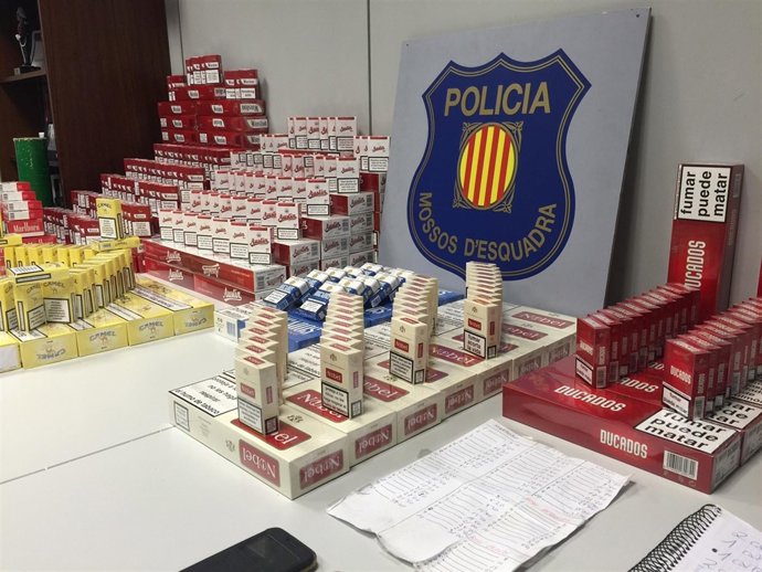 Desmantelan en Badalona un estanco clandestino que vendía tabaco de contrabando