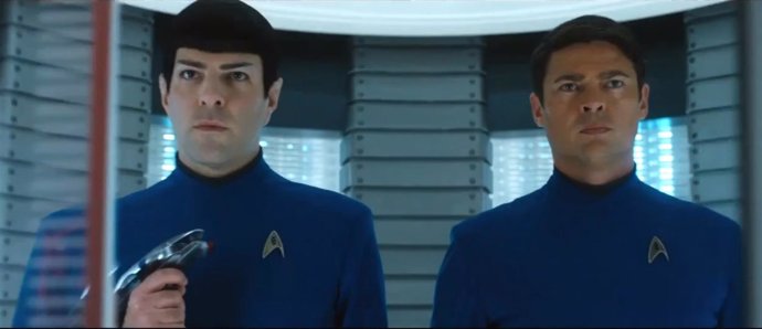 Spock y el Doctor Bones McCoy en Star Trek: Más allá