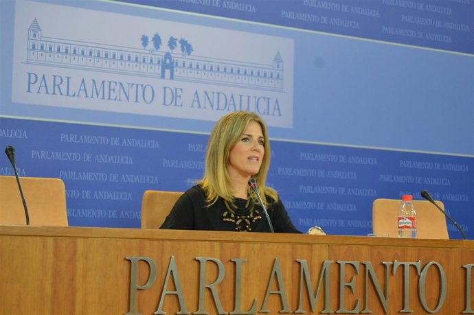 Ana Mestre (PP-A) en rueda de prensa en el Parlamento andaluz