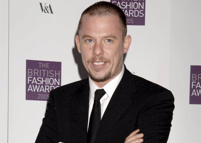 El diseñador Alexander McQueen en 'The British Fashion Awards' del año 2005