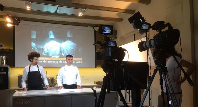 Escena del rodatge del MOOC amb Salvador Brugués