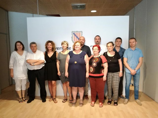 Els membres de Comissió tècnica amb la consellera