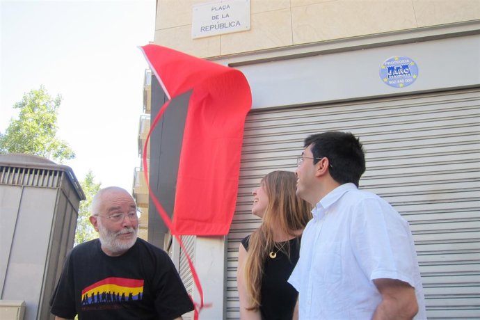 Anet Sanz, Gerardo Pisarello y Pep Ortiz