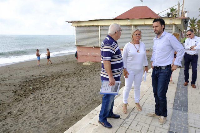 Teresa Porras y Raúl Jiménez, en la playa de San Andrés