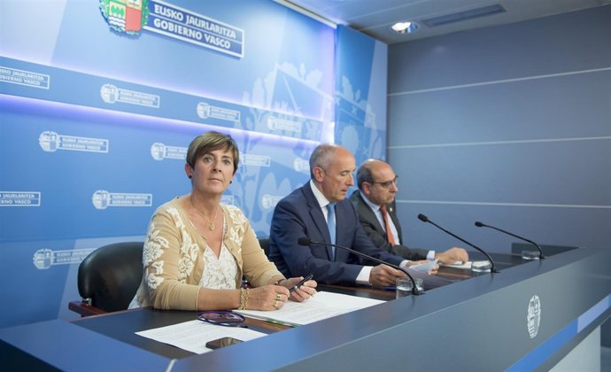 La consejera tapia en rueda de prensa