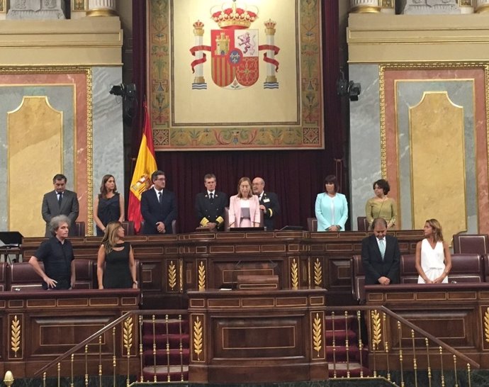 Ana Pastor y el resto de miembros de la Mesa del Congreso