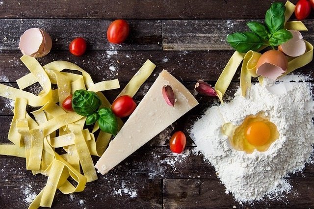 Dieta mediterranea, comida, pasta, queso, tomates