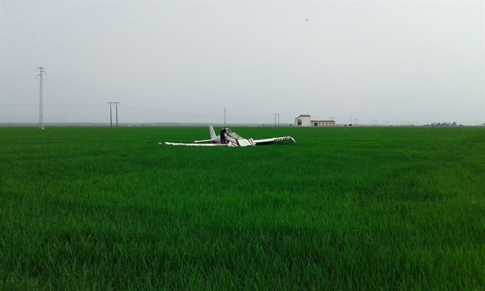 Avioneta siniestrada en los arrozales de Isla Mayor