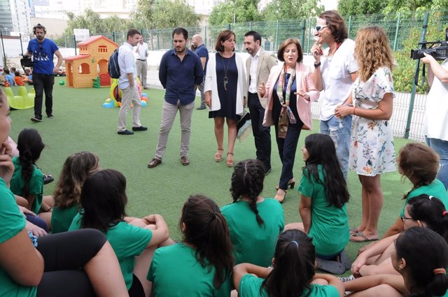 La consejera andaluza María José Sánchez Rubio visita un campo de trabajo 