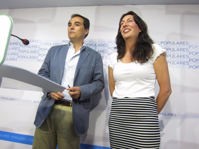 Dolores López y José Antonio Nieto en la sede del PP de Córdoba