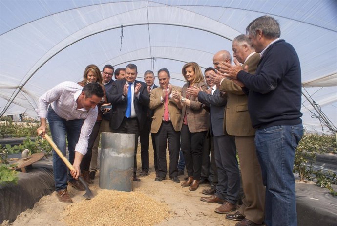 Cierre de un pozo de los regantes con la ministra Báñez