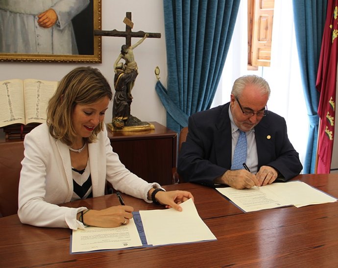 Firma Cátedra UCAM-AMC