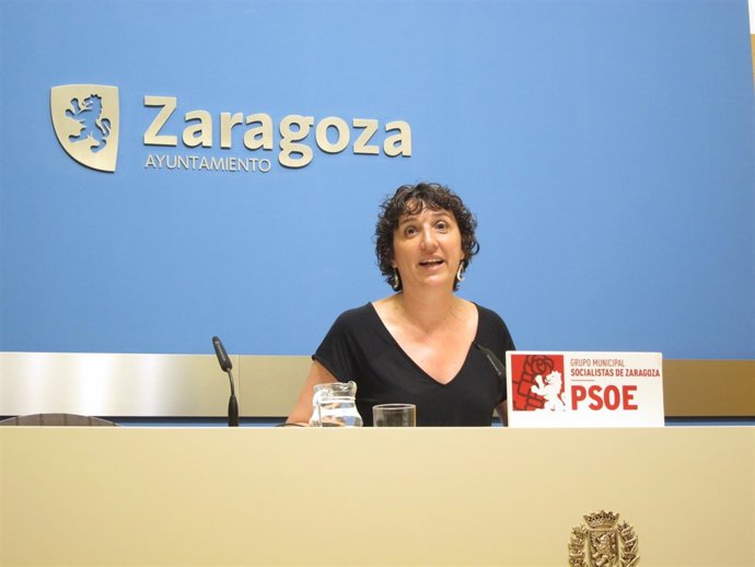La concejal del PSOE, Lola Ranera, hoy en rueda de prensa en el Ayuntamiento