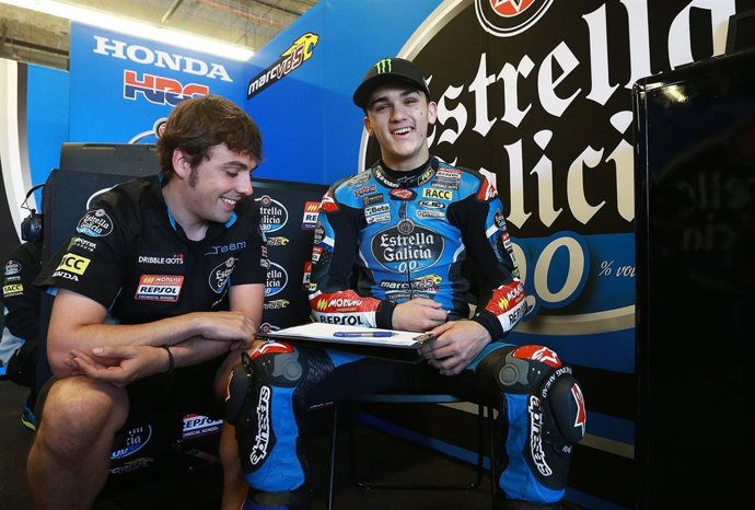 Aron Canet en boxes en el GP de Jerez