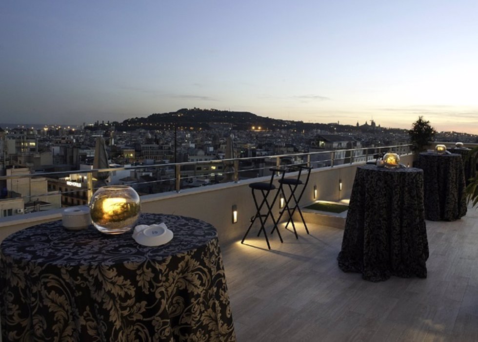 El hotel Avenida Palace y su nueva terraza de verano, los miércoles musicales