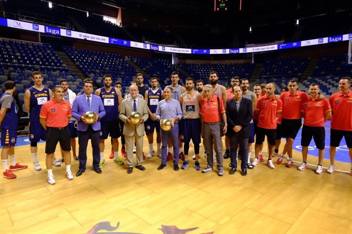 El Ayuntamiento De Málaga Informa: LAS AUTORIDADES ANDALUZAS, CON LA SELECCIÓN E