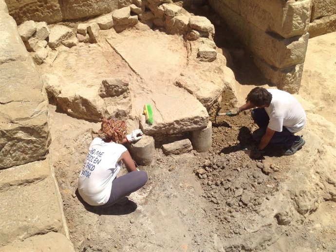 Excavación en el yacimiento romano de Los Bañales, en Uncastillo