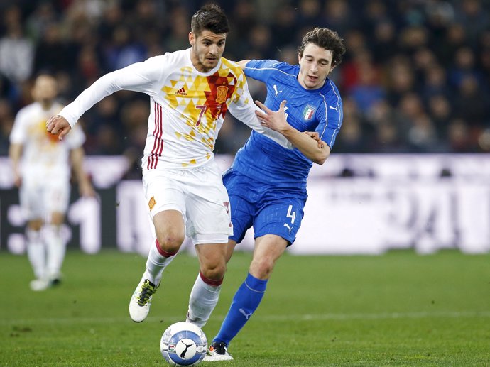 Morata, con la selección, en un partido ante Italia