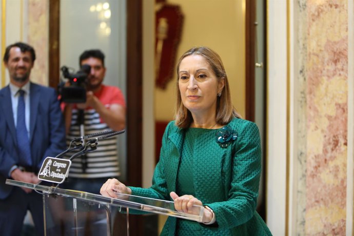 Ana Pastor en rueda de prensa en el Congreso