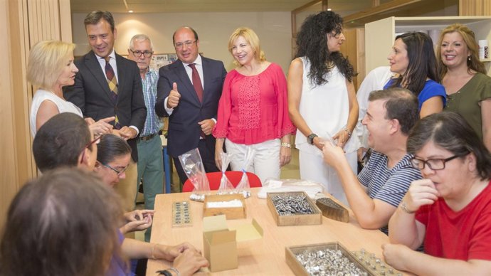 Pedro Antonio Sánchez inaugurando la residencia de AMPY