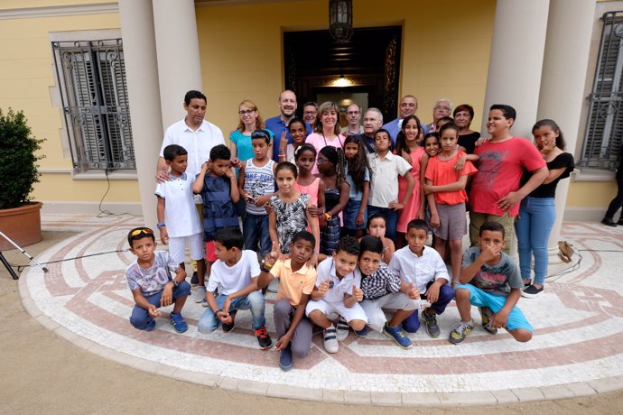 La alcaldesa de L'Hospitalet y los grupos han dado la bienvenida a los niños
