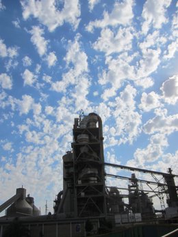 Cementera Lafarge, industria, comercio, exportaciones.