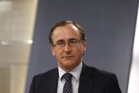 Alonso pide un "esfuerzo" a las CCAA para cubrir las vacaciones de los profesionales