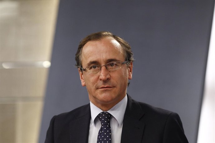 Alfonso Alonso tras el Consejo de Ministros