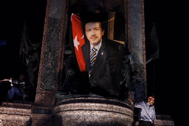 Pancarta del presidente turco, Recep Tayyip Erdogan, en Estambul