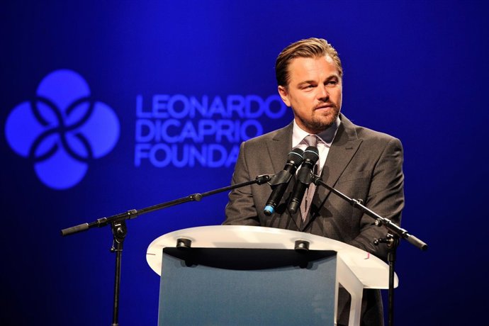 LEONARDO DICAPRIO DA UN DISCURSO EN SU SUBASTA  ANUAL