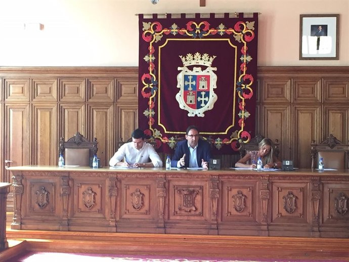 NP Mesa Municipal De Turismo: El Alcalde Anuncia La Elaboración De Un Plan Estra