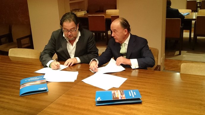 Firma del convenio de colaboración entre FEDISCOM y Sogarca