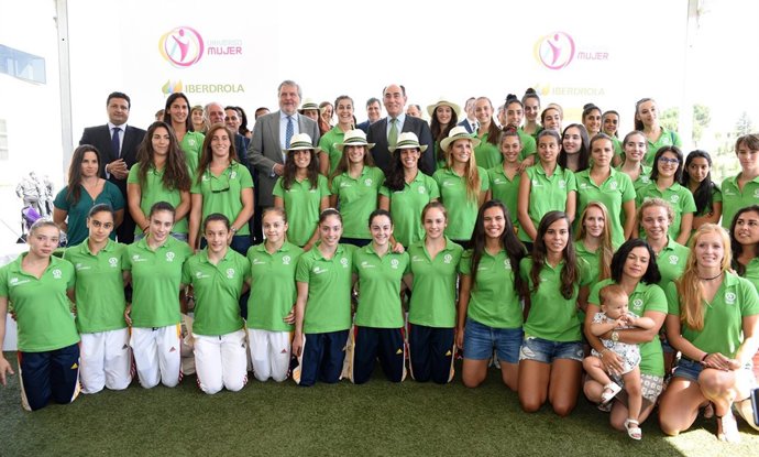 Iberdrola firma el programa 'Universo y Mujer'