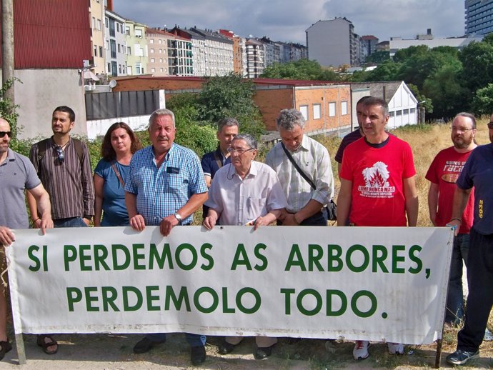 Concentración en Ourense en defensa del monte gallego