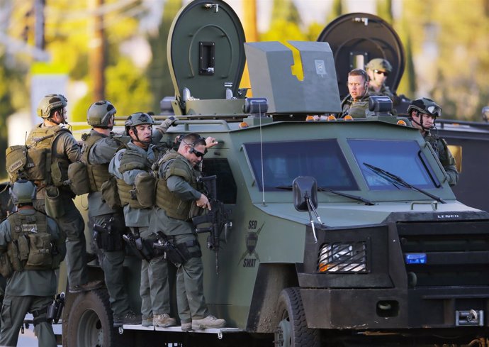 Policías con equipos militares en Estados Unidos