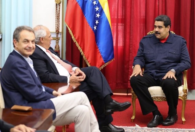 El expresidente Rodríguez Zapatero junto a Ernesto Samper y Nicolás Maduro