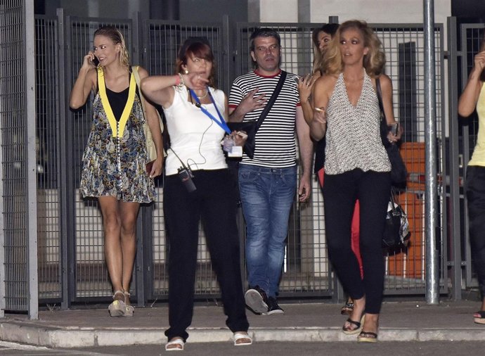 Las presentadoras de 'Hable con ellas' saliendo de Telecinco