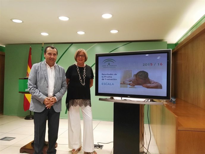 La consejera de Educación, Adelaida de la Calle, y Ruiz Espejo