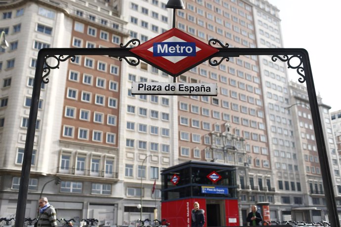 Edificio España, Metro Plaza España