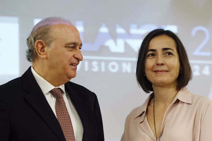 María Seguí y Jorge Fernández Díaz en le balance de Tráfico