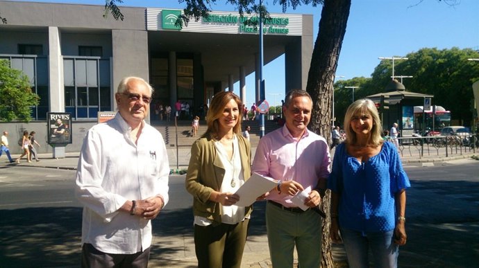 Rueda de prensa de PP ante Plaza de Armas