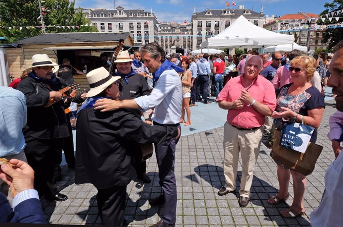 El alcalde visita la Feria de Día